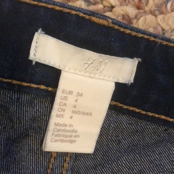 2 for $10 H&M Jean shorts - Picture 3 of 3